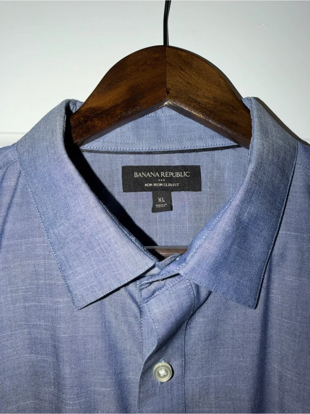 Banana Republic Men's Light Blue Long-Sleeve Dress Shirt